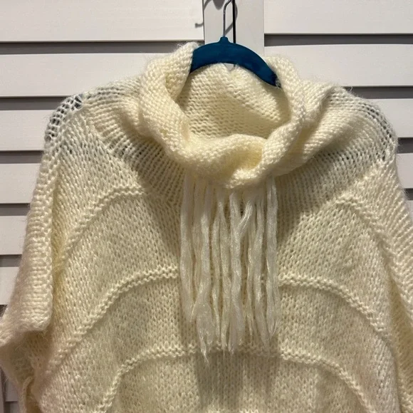 Elegant knitted Cream Knit Poncho with Fringe - Picture 2 of 12